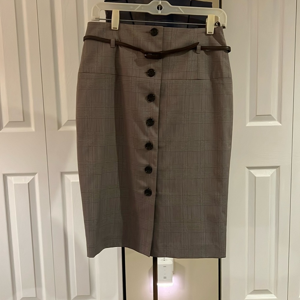 Cute button down front skirt.